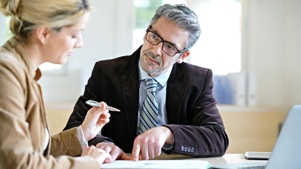 What Does an Insurance Advisor Do? Step-by-Step Guide